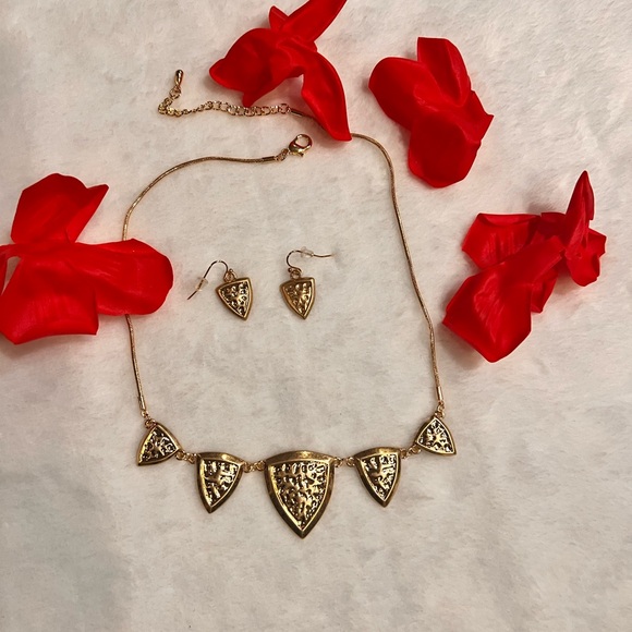 18” Gold Tone NECKLACE/EARRING SET - Picture 4 of 13